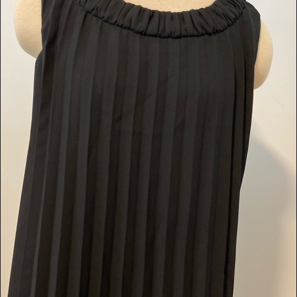 Perfect little black dress! - Picture 3 of 9